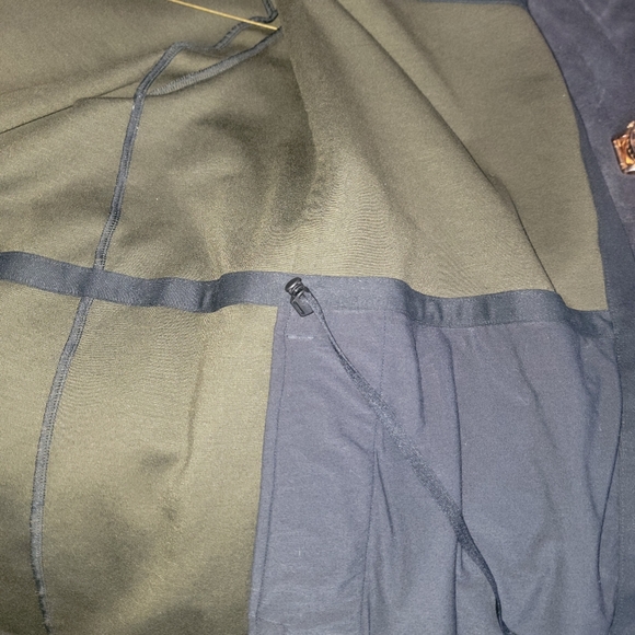 New Balance Wrap Around Coat. Women's Medium Drawstring Closure - Picture 5 of 6